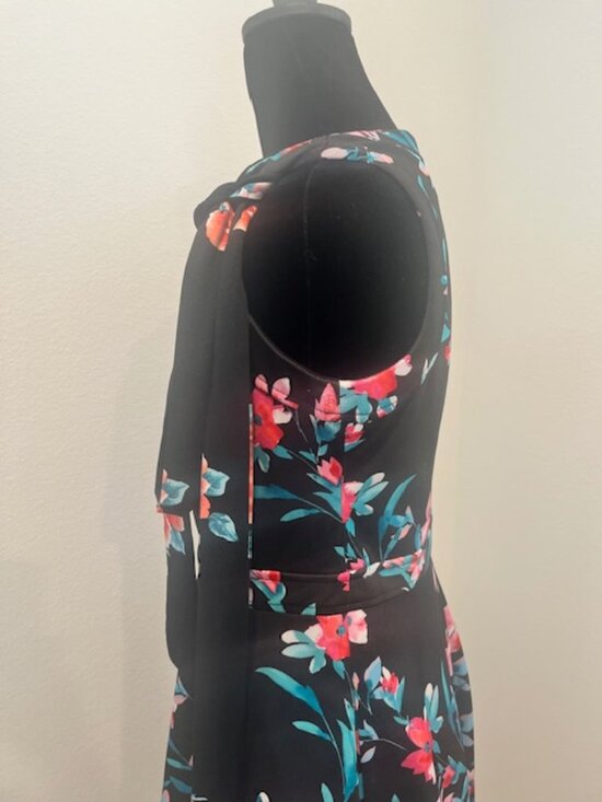 Vince Camuto Chic Dark Floral Cocktail Dress – Size Small ✨ - Picture 10 of 16